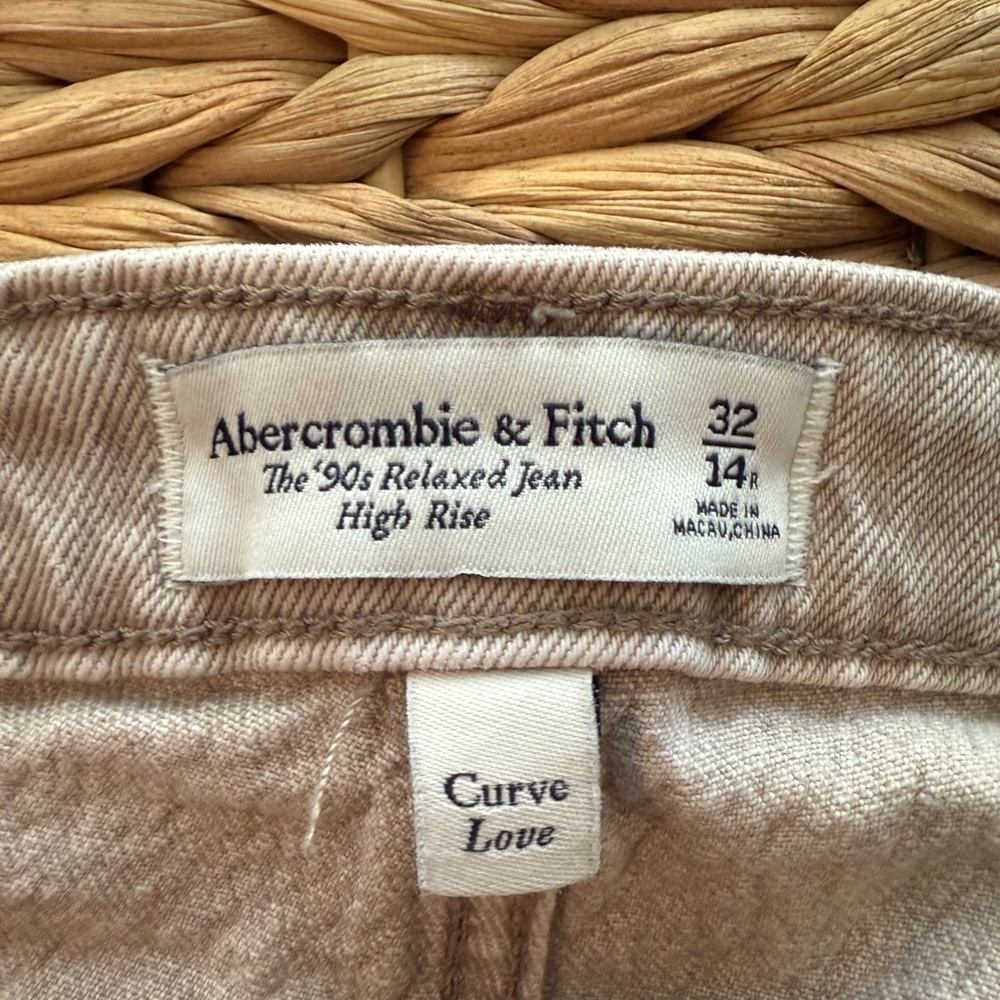Abercrombie & Fitch '90s Relaxed High Rise Jeans - Oat Color